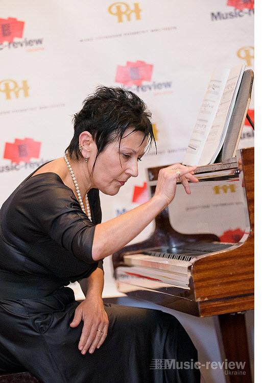 Концерт-Портрет Кармелли Цепколенко. 10.12.11. Фото: Сергій Пірієв Концерт-Портрет Кармелли Цепколенко. 10.12.11. Фото: Сергій Пірієв