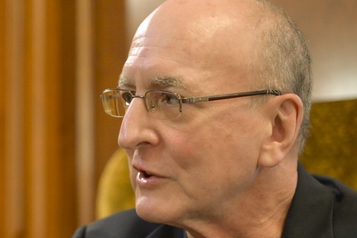 Директор Метрополітан-опера Пітер Ґелб : ”Я не хочу мати культурні зв’язки з убивцями. Тому я повністю припинив таку співпрацю”